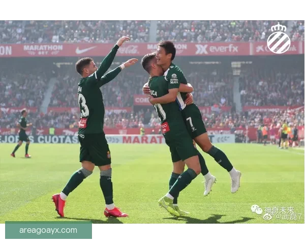 三分王之争东契奇伤退克努佩尔领先七球稳居联盟榜首